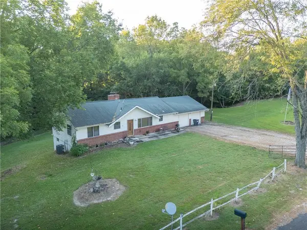 8400 S Harris Potts RD, Oak Grove, MO 64075