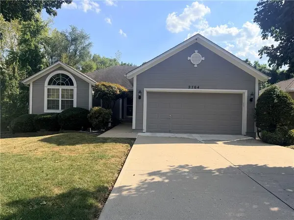 2704 NW Mill DR, Blue Springs, MO 64015