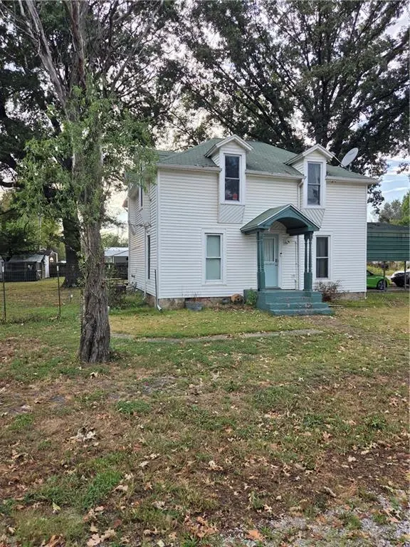 111 N 5th ST, Deepwater, MO 64740