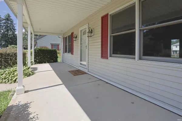 52026 Larkspur CIR, Granger, IN 46530