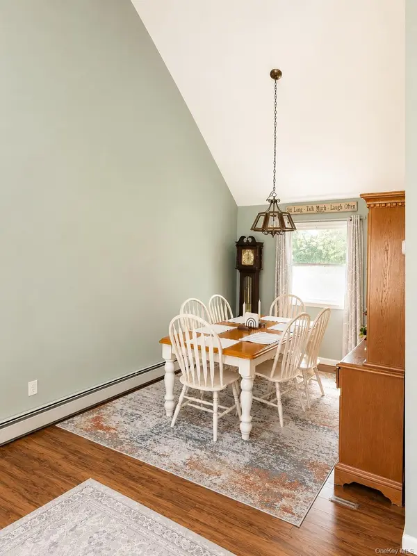 120A Irish LN, East Islip, NY 11730