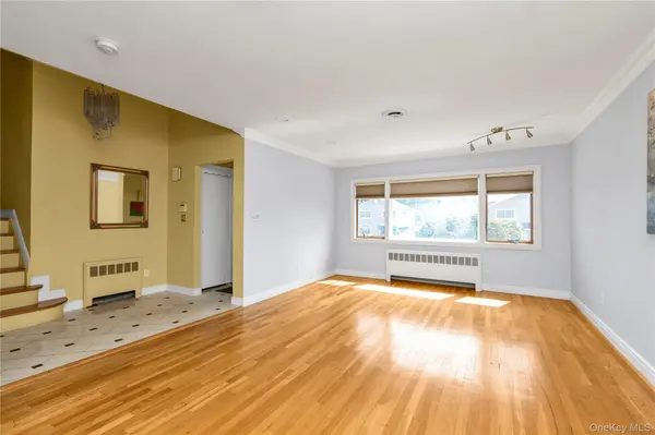 2669 Grayson DR, East Meadow, NY 11554
