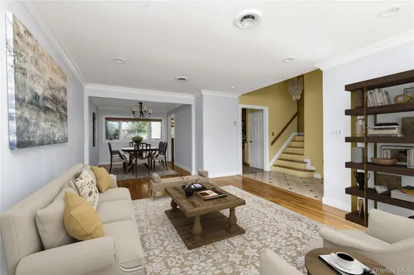 2669 Grayson DR, East Meadow, NY 11554
