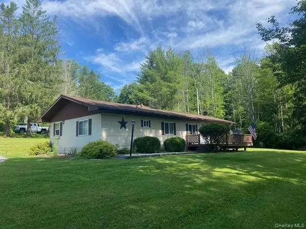 10 Lakeview RD, Kenoza Lake, NY 12750
