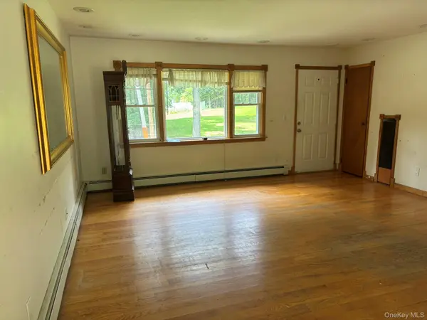 219 Shafter ST, Islandia, NY 11749