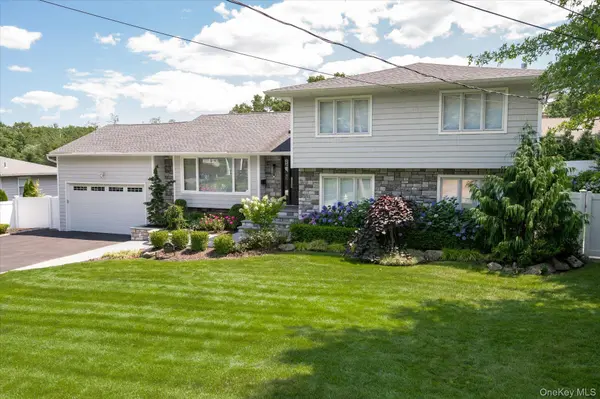 15 Pound Ridge RD, Plainview, NY 11803