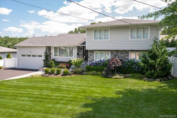 15 Pound Ridge RD, Plainview, NY 11803