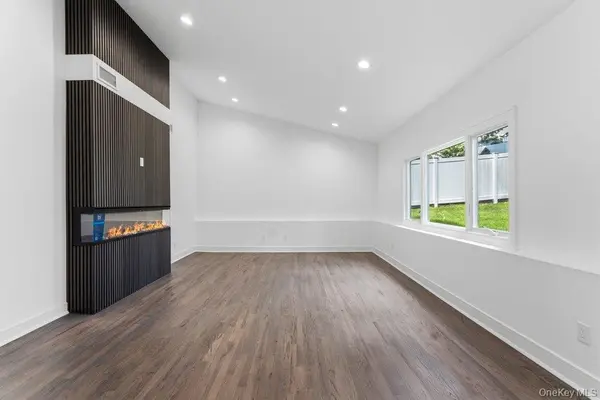 185 Harvard DR #L, Plainview, NY 11803