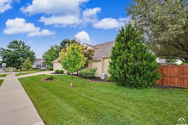 5933 Longleaf CIR, Lawrence, KS 66047