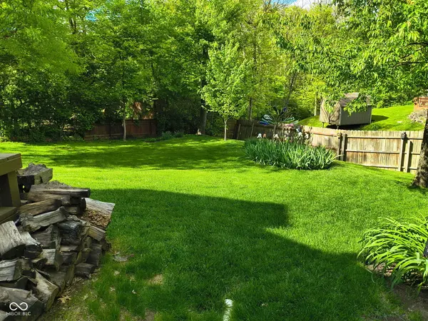 11452 Geist Woods DR, Indianapolis, IN 46236
