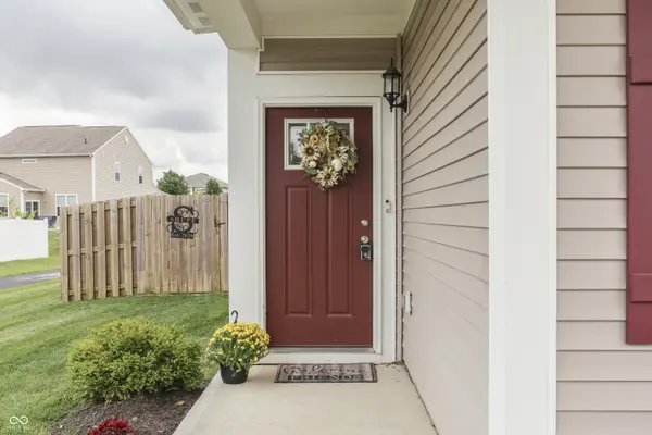 6609 Harvest Moon LN, Whitestown, IN 46075