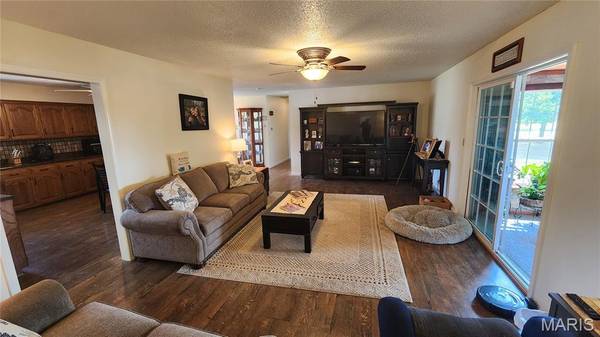15493 State Highway A, Phillipsburg, MO 65722