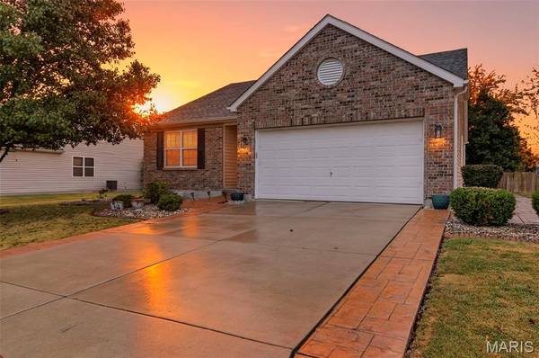 7 Grayhawk DR, Winfield, MO 63389