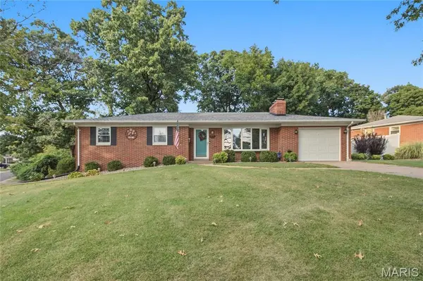 917 Clearview DR, Belleville, IL 62223