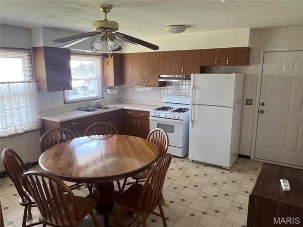5896 Hawkins Fuchs RD, St Louis, MO 63129
