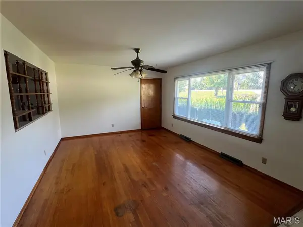 5896 Hawkins Fuchs RD, St Louis, MO 63129