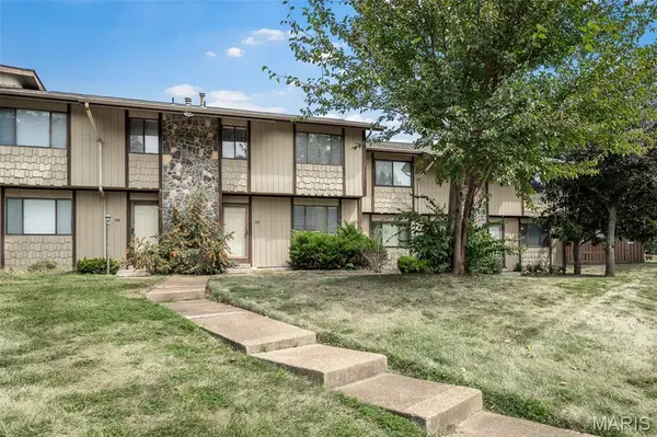 2804 Savoy DR #2804, Lake St Louis, MO 63367