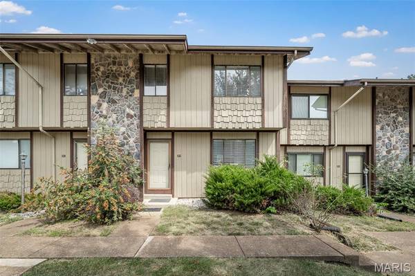 2804 Savoy DR #2804, Lake St Louis, MO 63367