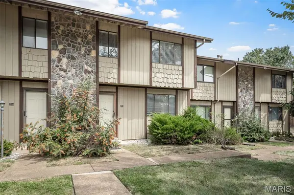 2804 Savoy DR #2804, Lake St Louis, MO 63367