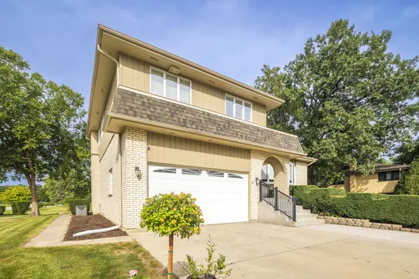 200 N Maple ST, Addison, IL 60101
