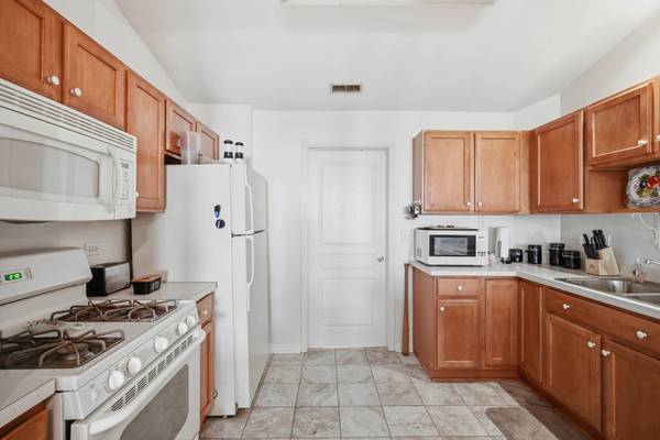 657 S Curran RD, Round Lake, IL 60073