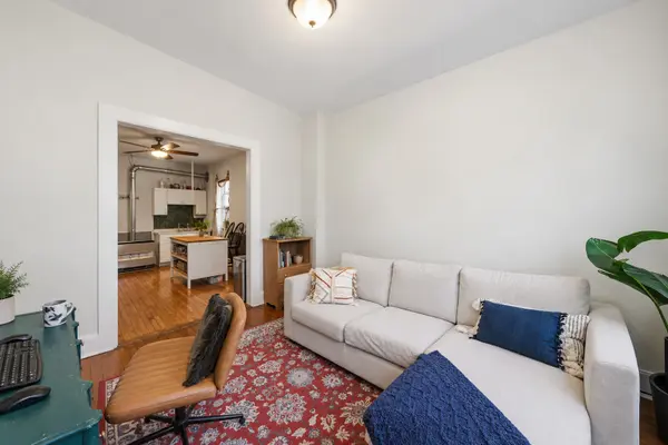 1433 W Superior ST, Chicago, IL 60642