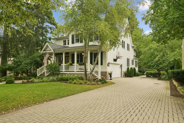 547 S Summit ST, Barrington, IL 60010