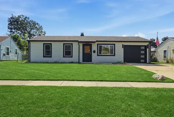 916 Mulberry LN, Streamwood, IL 60107