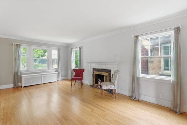 3829 W Addison ST, Chicago, IL 60618