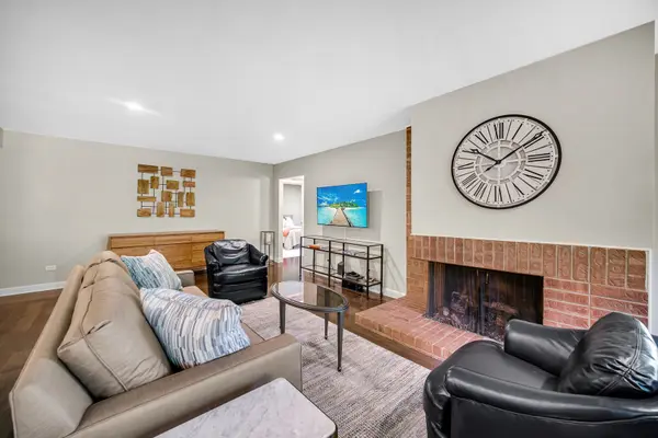 1066 SHERMER RD #11, Northbrook, IL 60062