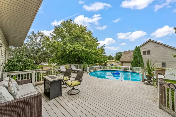 160 Deertrail DR, Dyer, IN 46311