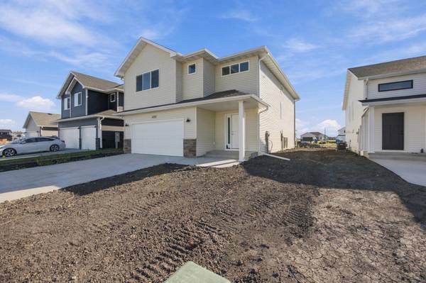 6722 Selkirk DR S, Fargo, ND 58104