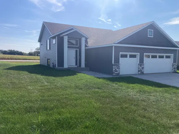 298 Eagle LN, Zumbrota, MN 55992