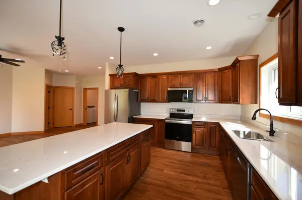 331 5th AVE NE, Mazeppa, MN 55956