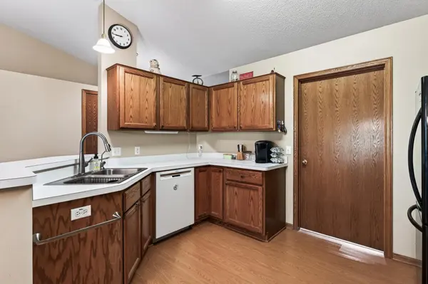 7577 Ojibway Park CT, Woodbury, MN 55125
