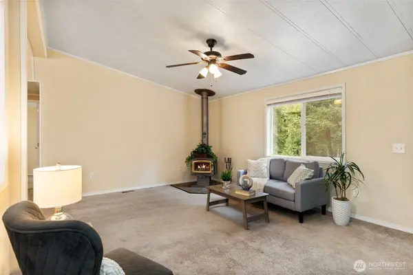 905 Griffiths LN W, Seabeck, WA 98380