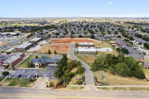 16530 N May AVE #BLDG 9, Edmond, OK 73012