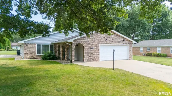 49 OLYMPIA FIELDS DR, Pekin, IL 61554