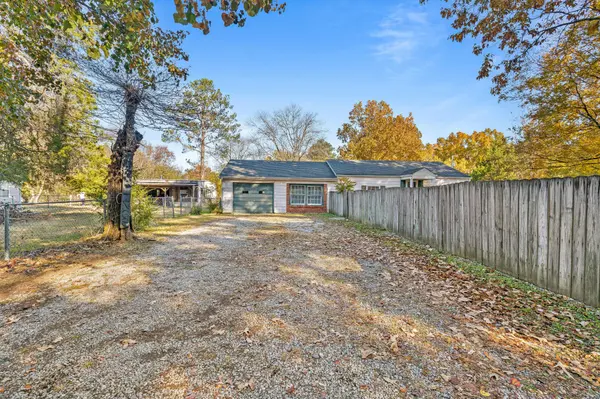 110 Old Lakeview Drive, Rossville, GA 30741