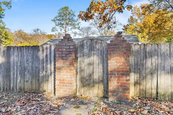 110 Old Lakeview Drive, Rossville, GA 30741