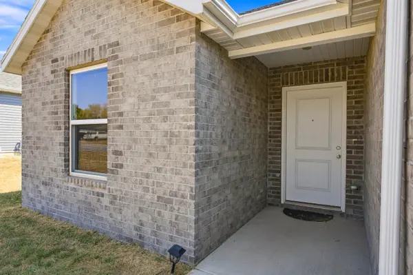 1107 Abbey AVE, Monett, MO 65708