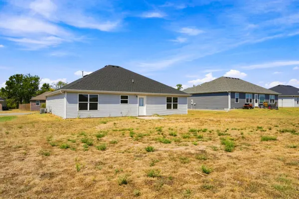 1107 Abbey AVE, Monett, MO 65708