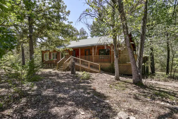 180 Nellie LN, Lampe, MO 65681