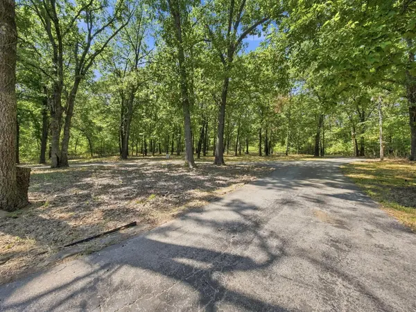 4464 N Farm Road 117, Springfield, MO 65803