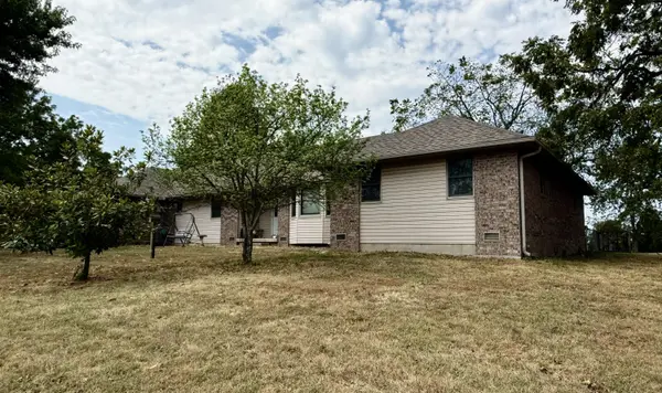 3015 Pool DR, Mountain Grove, MO 65711