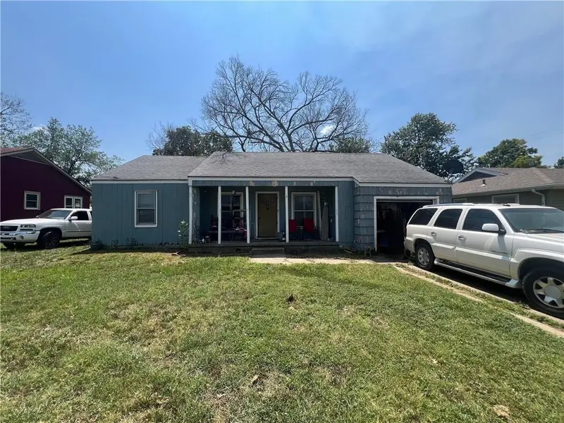 629 W Oak ST, Independence, KS 67301