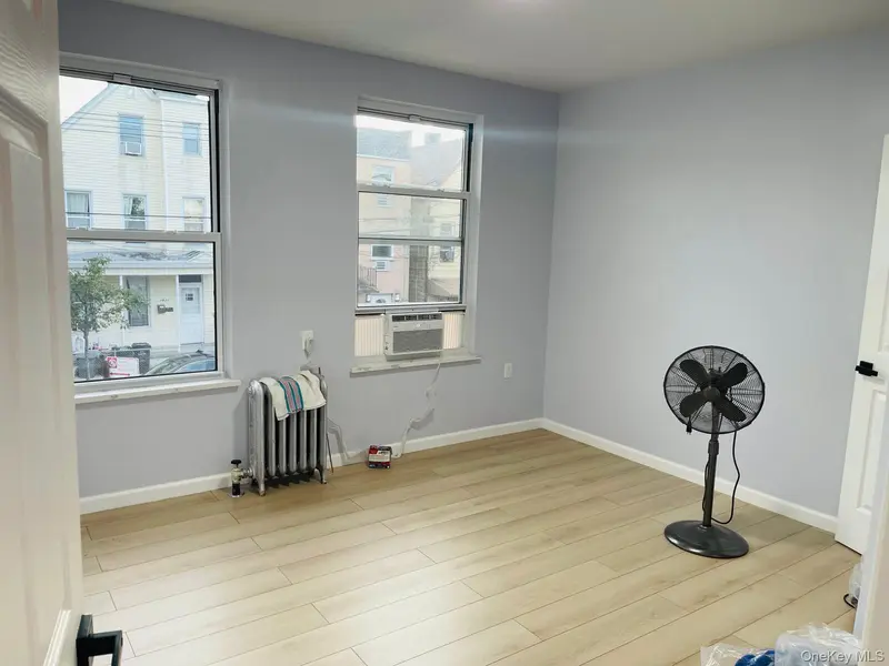 1618 Glover ST #2nd Floor, Bronx, NY 10462