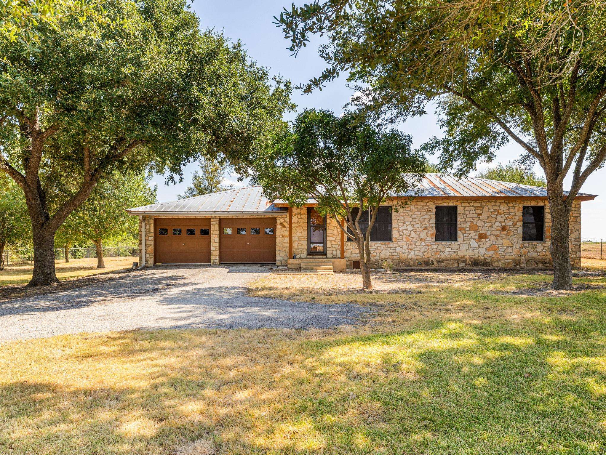 1501 County Road 421, Taylor, TX 76574