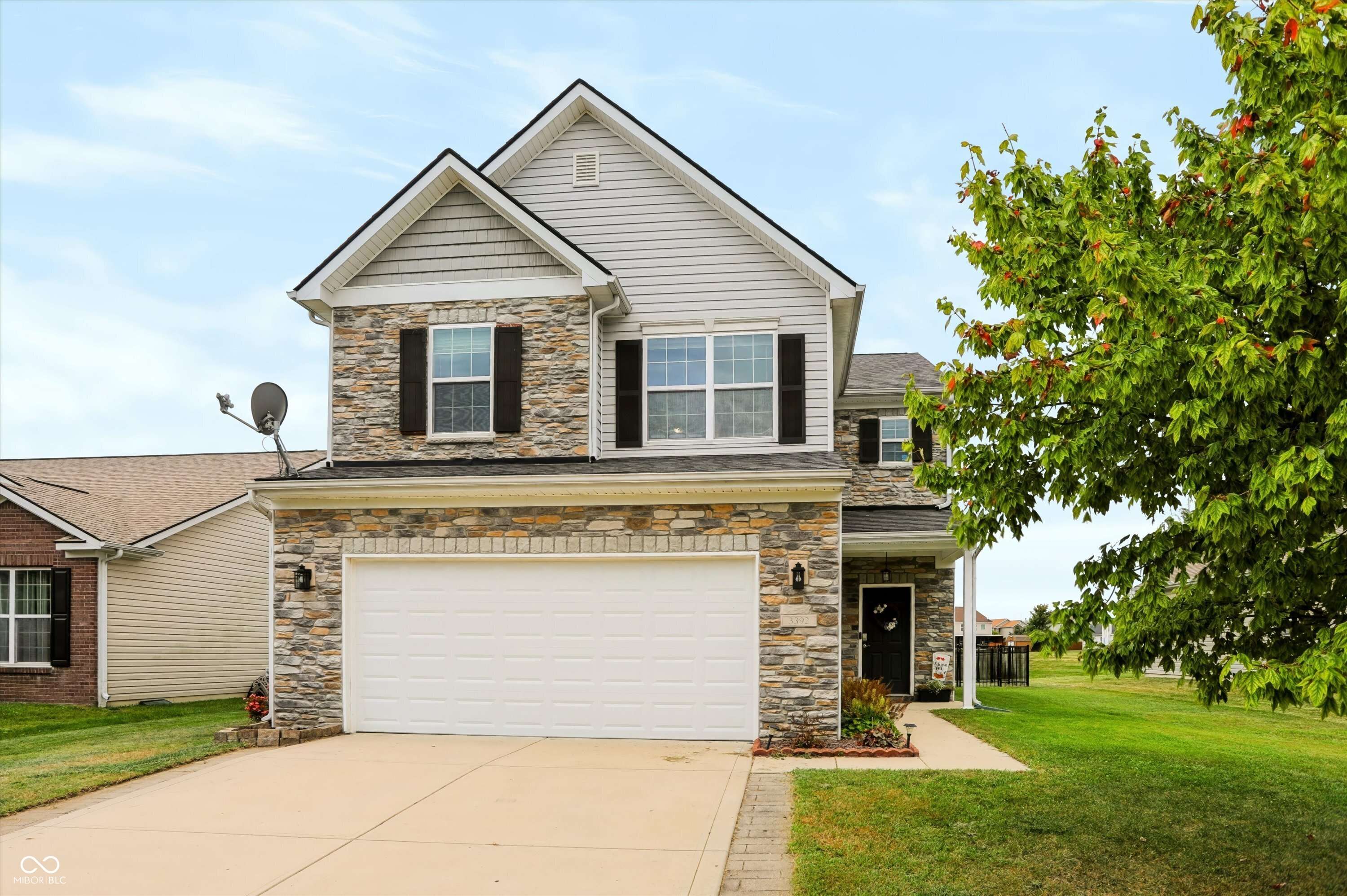 3392 Roundlake LN, Whitestown, IN 46075