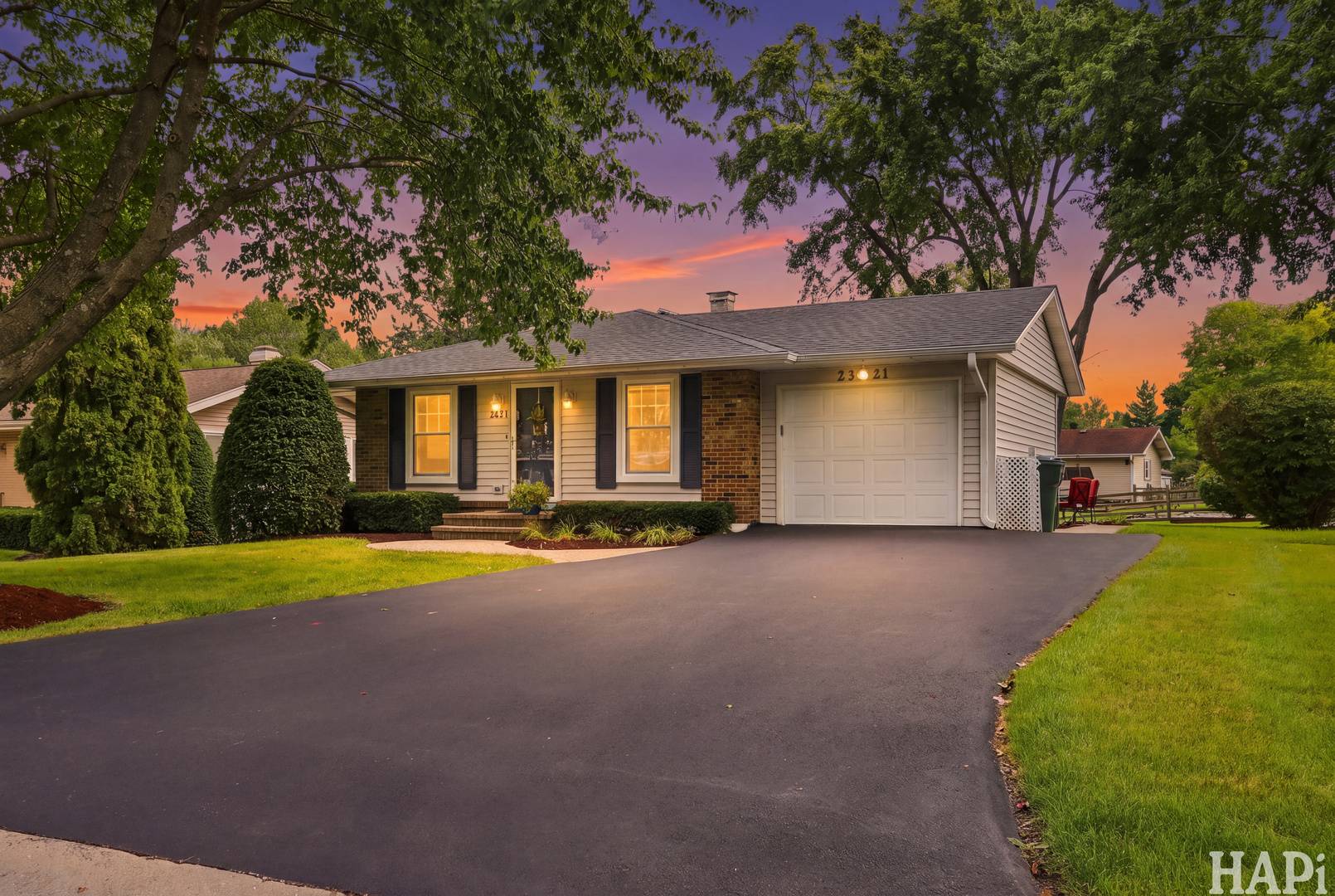 2321 Carriage LN, Lindenhurst, IL 60046